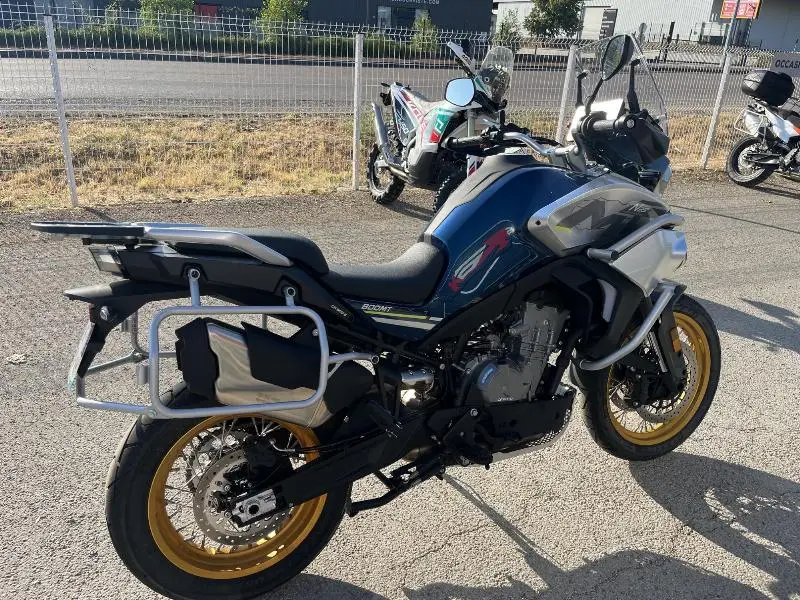 MT 800 TOURING