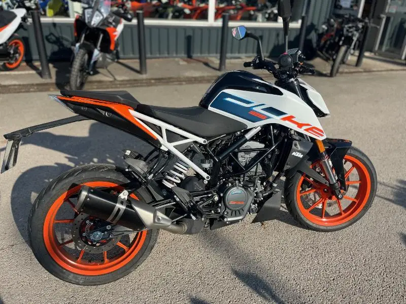 125 DUKE ABS