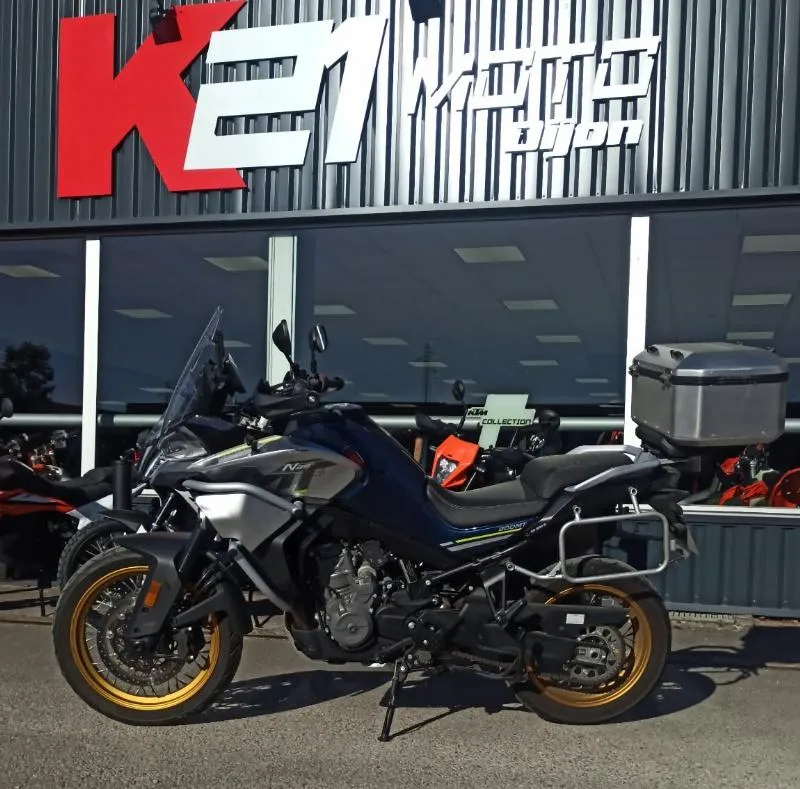MT 800 TOURING