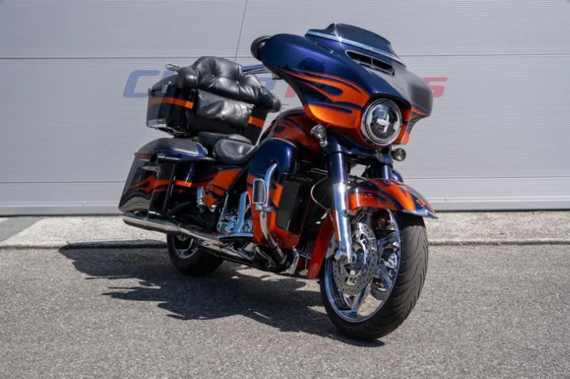 TOURING STREET GLIDE 1800 CVO