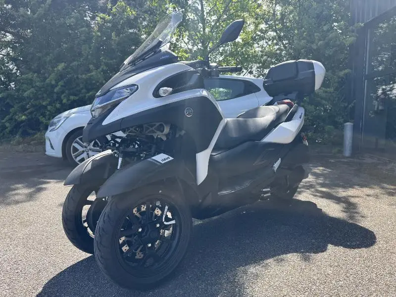 TRICITY 300