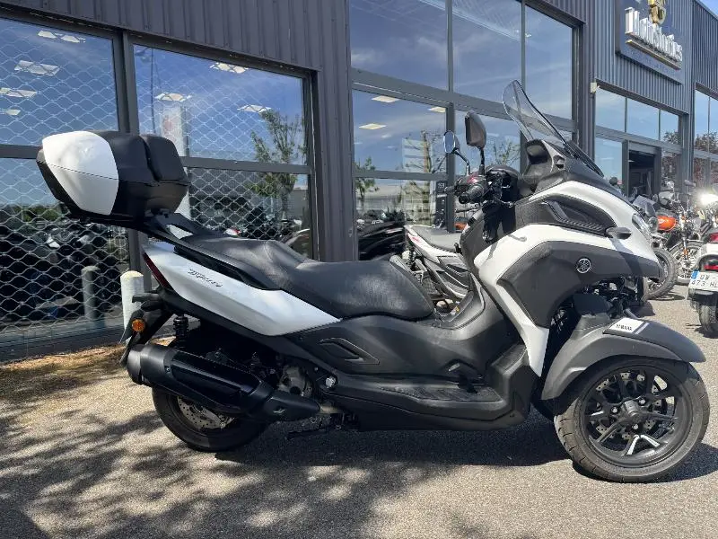 TRICITY 300
