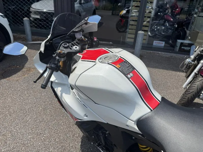 YZFR1 WORLD GP 60TH ANNIVERSARY