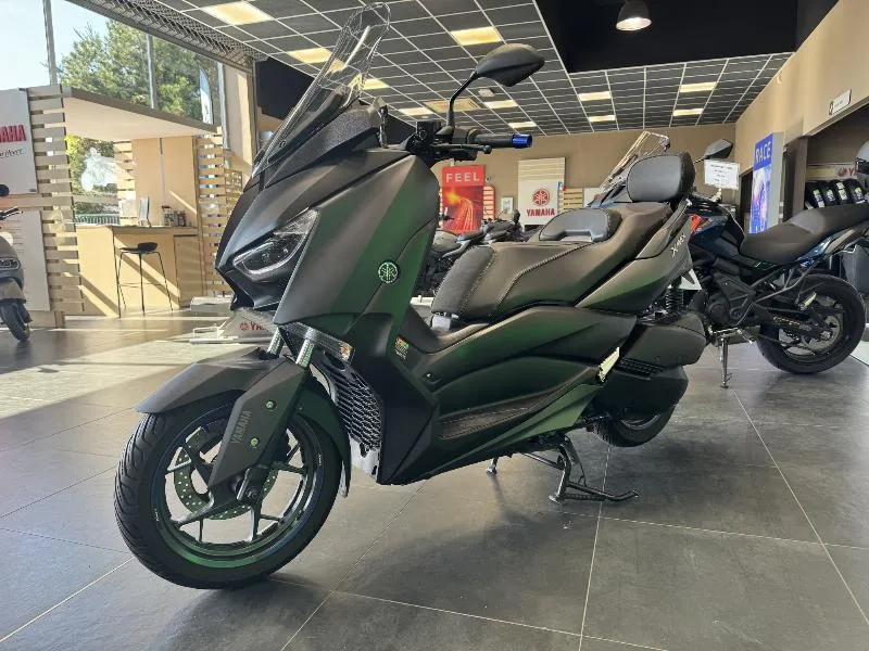 XMAX 300