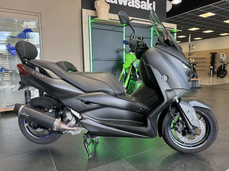 XMAX 300