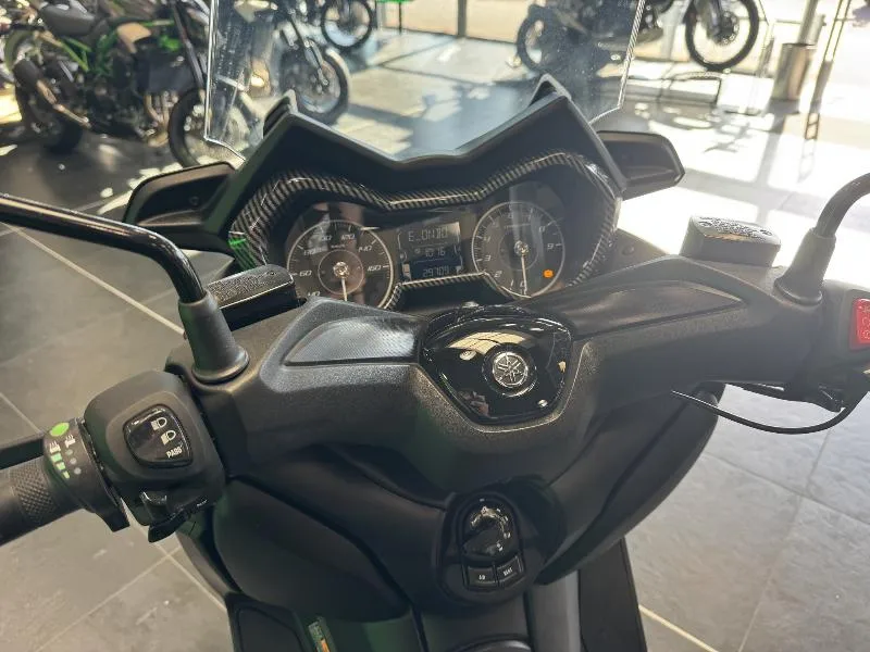 XMAX 300