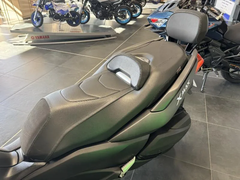 XMAX 300
