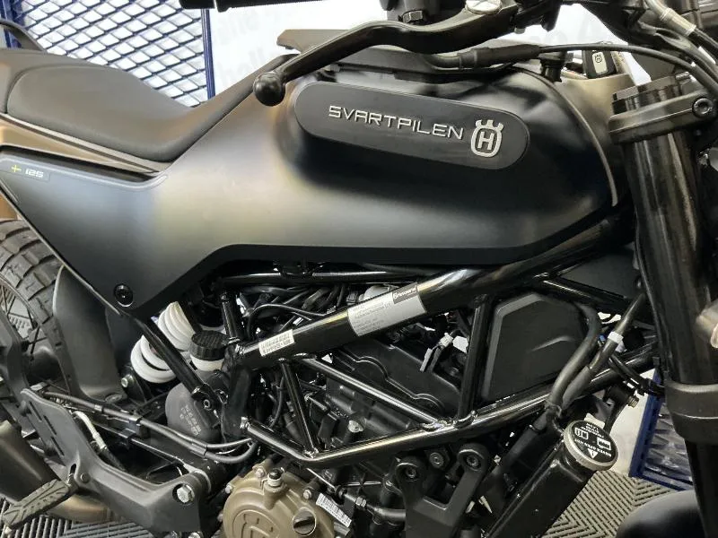 SVARTPILEN 125 ABS
