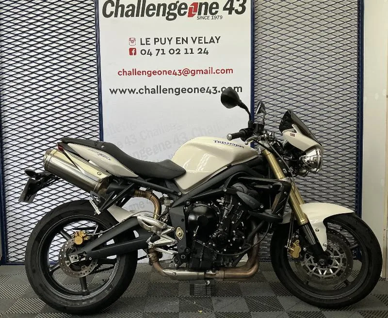 STREET TRIPLE 675