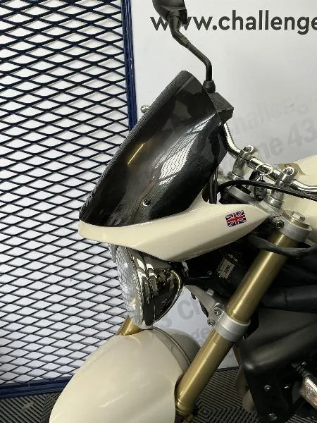 STREET TRIPLE 675