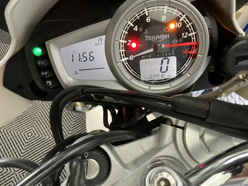 STREET TRIPLE 675