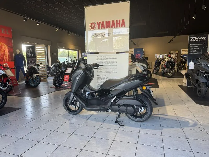 NMAX 125 TECH MAX