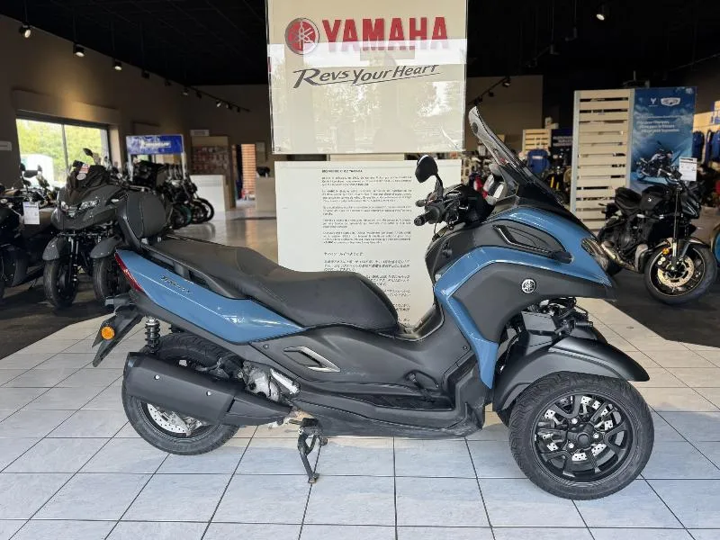 TRICITY 300