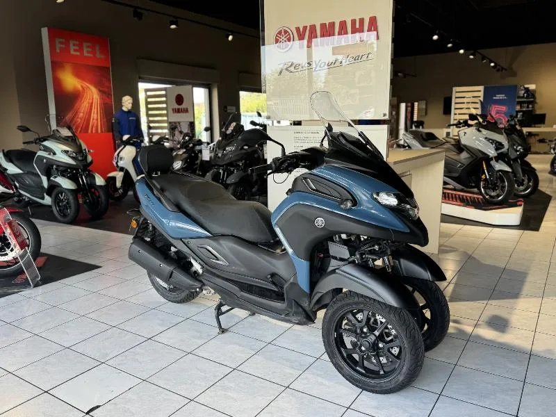 TRICITY 300