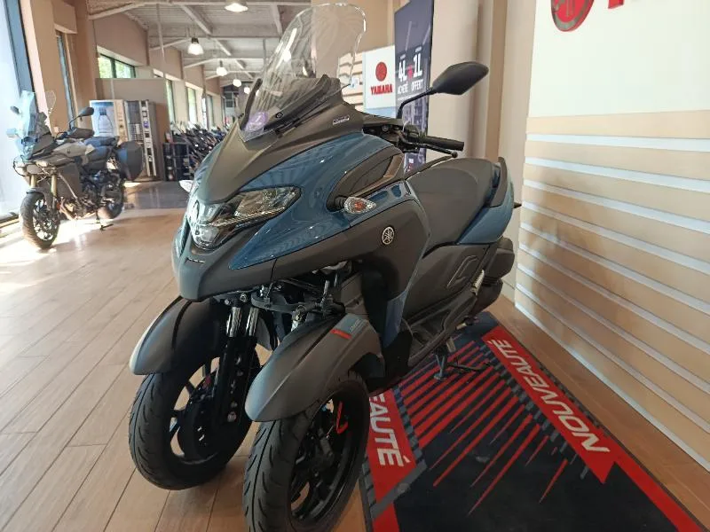 TRICITY 300