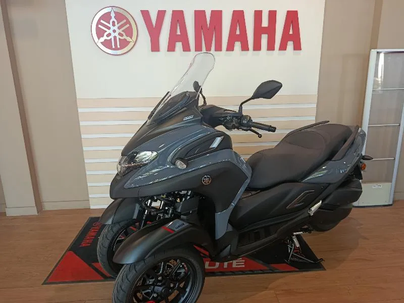 TRICITY 300