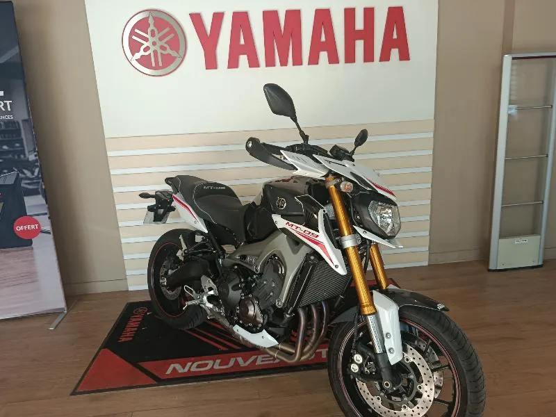 MT09 STREET R.