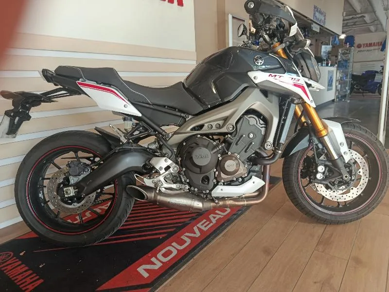 MT09 STREET R.