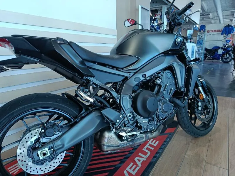MT09