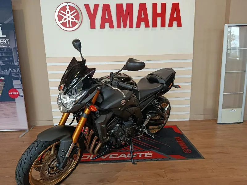 FZ8 REDLINE