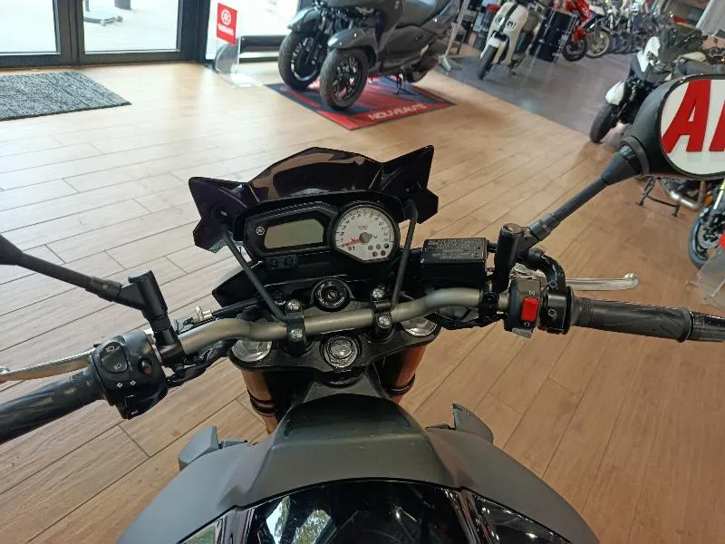 FZ8 REDLINE