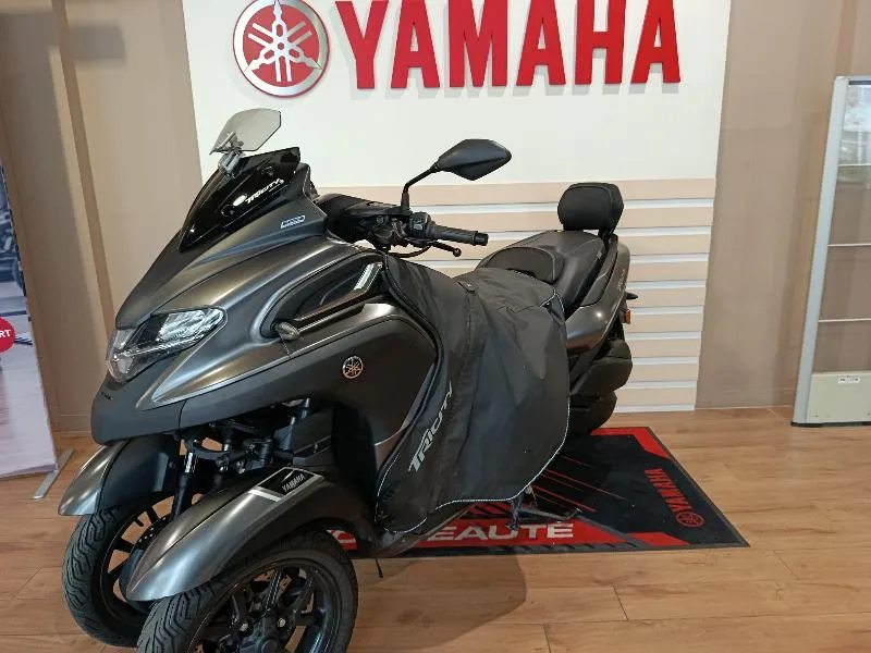 TRICITY 300
