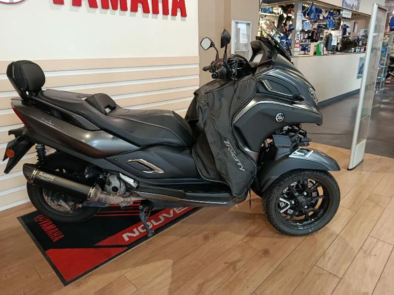 TRICITY 300