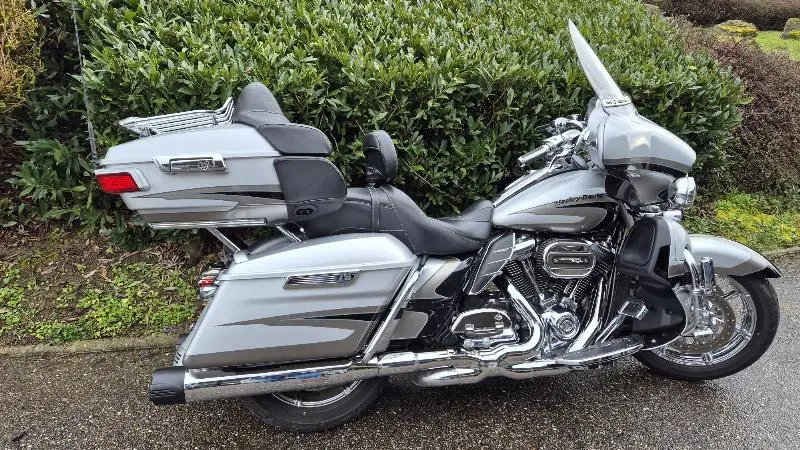 TOURING ELECTRA GLIDE 1800 ULTRA LIMITED CVO