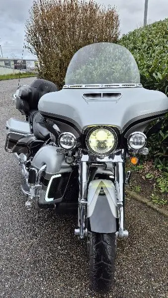 TOURING ELECTRA GLIDE 1800 ULTRA LIMITED CVO