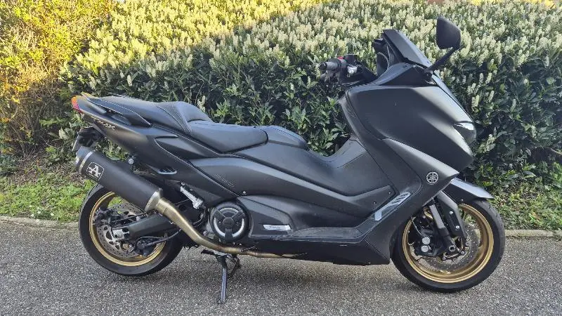 XP TMAX 560