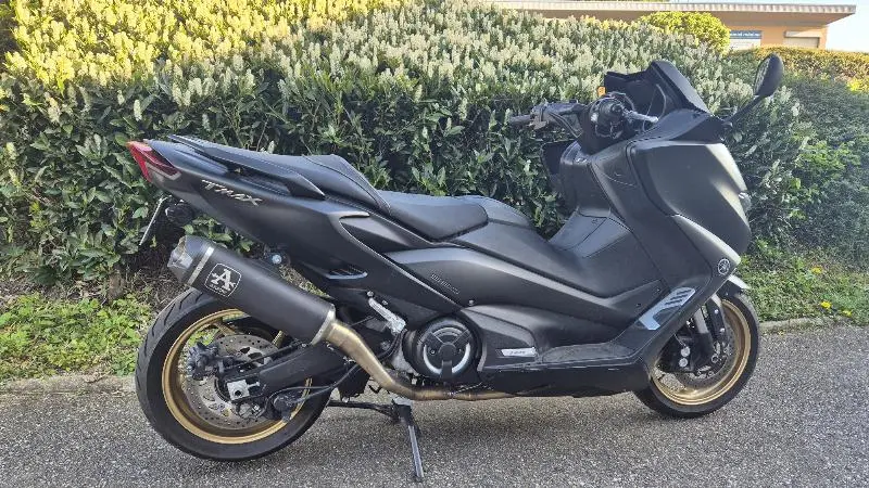 XP TMAX 560