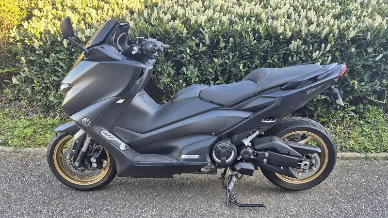 XP TMAX 560