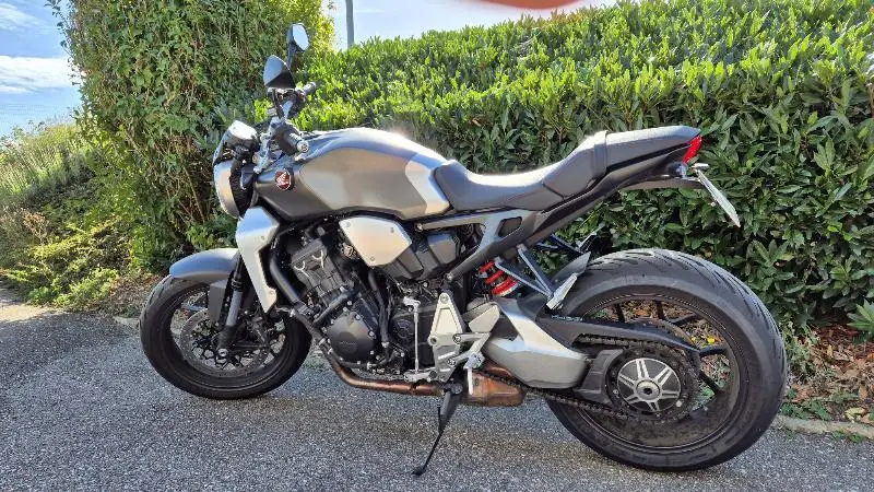CB 1000 RA