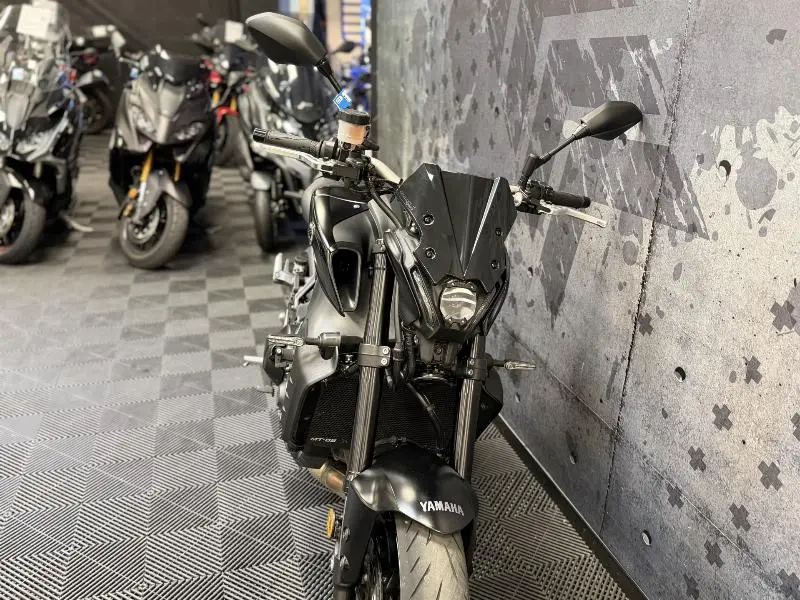 MT09