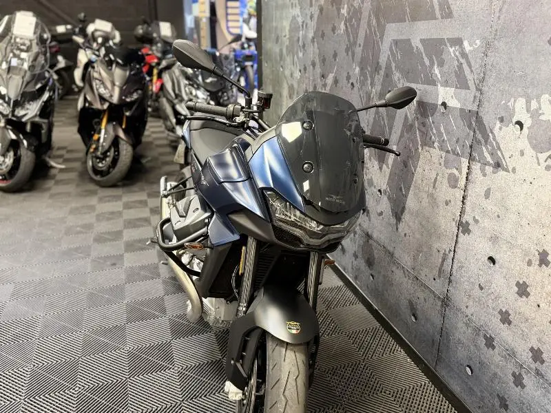V100  MANDELLO