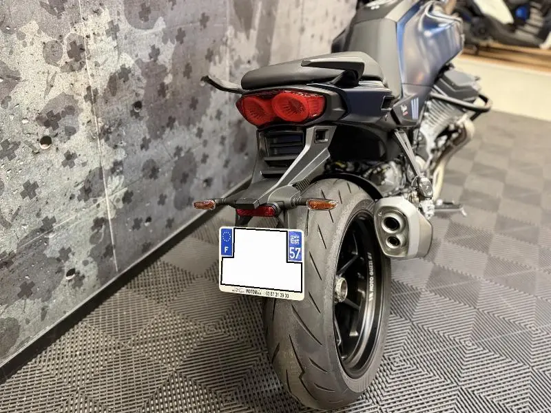 V100  MANDELLO