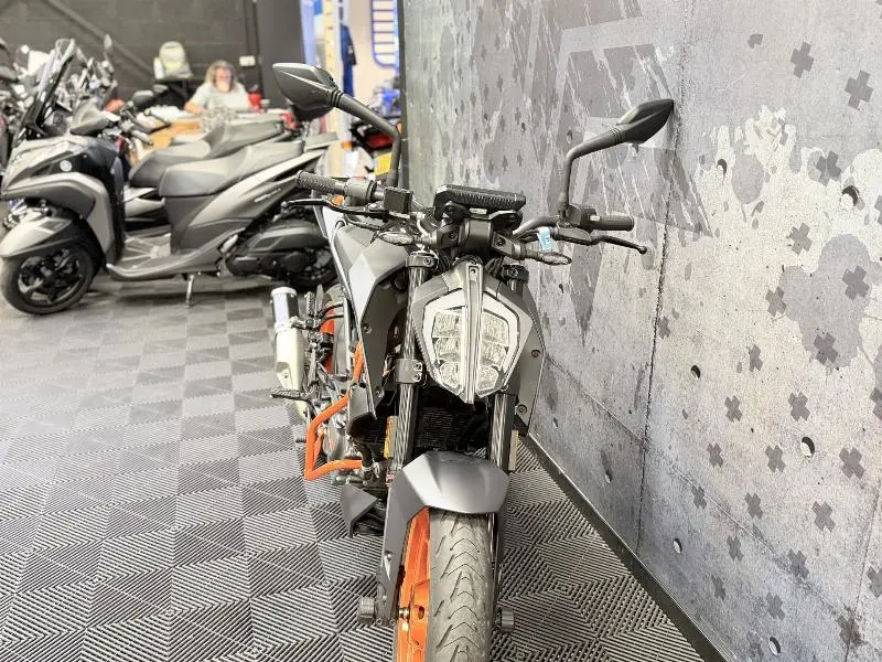 125 DUKE ABS