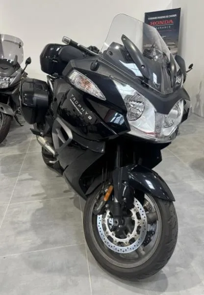 TROPHY 1200 SE