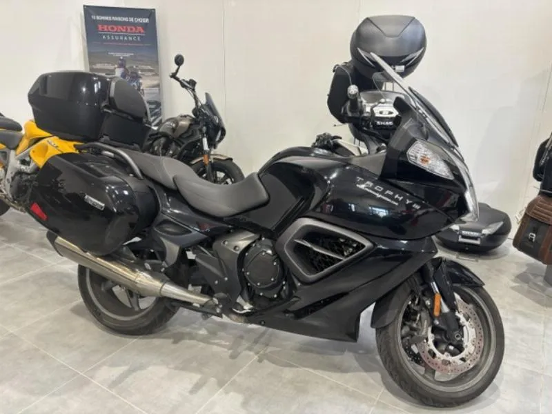 TROPHY 1200 SE