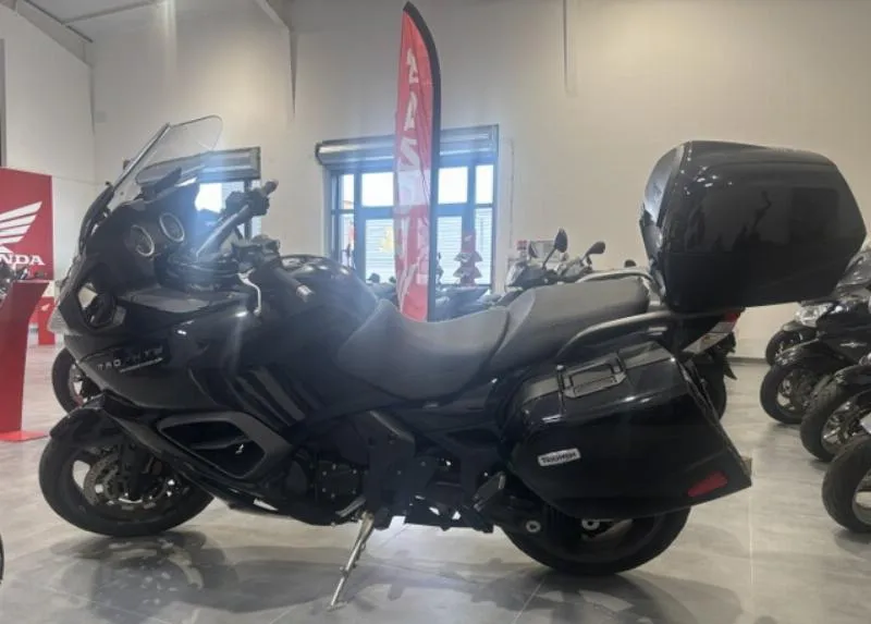 TROPHY 1200 SE