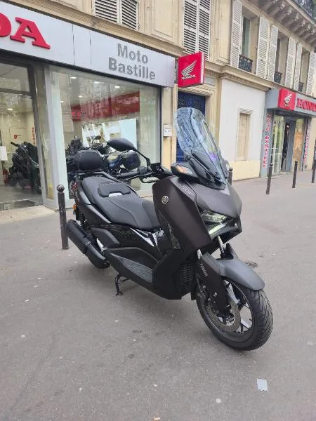 XMAX 300