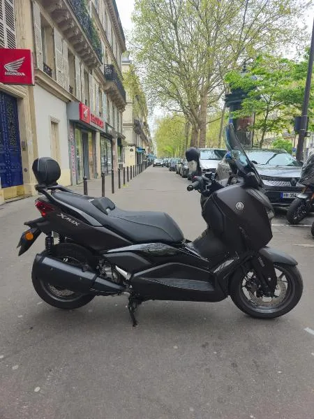 XMAX 300