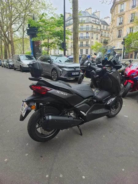 XMAX 300