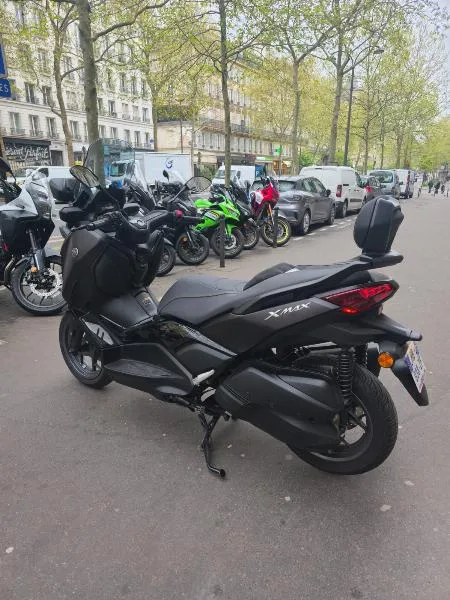 XMAX 300