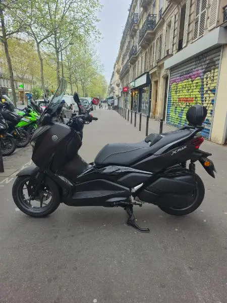 XMAX 300