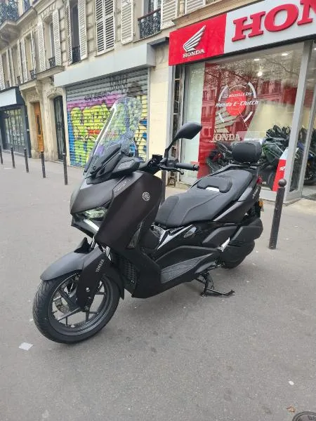 XMAX 300