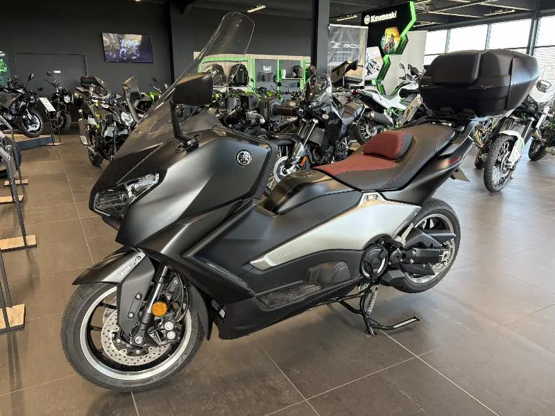 XP TMAX 560