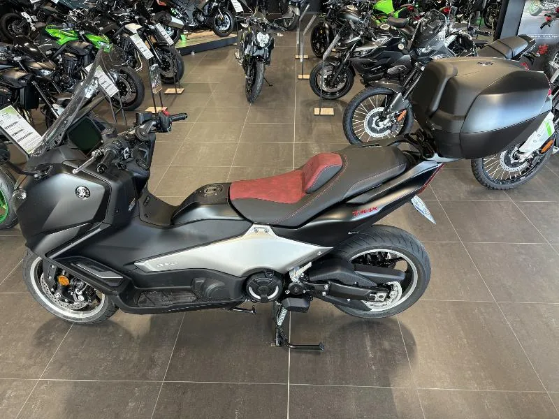 XP TMAX 560