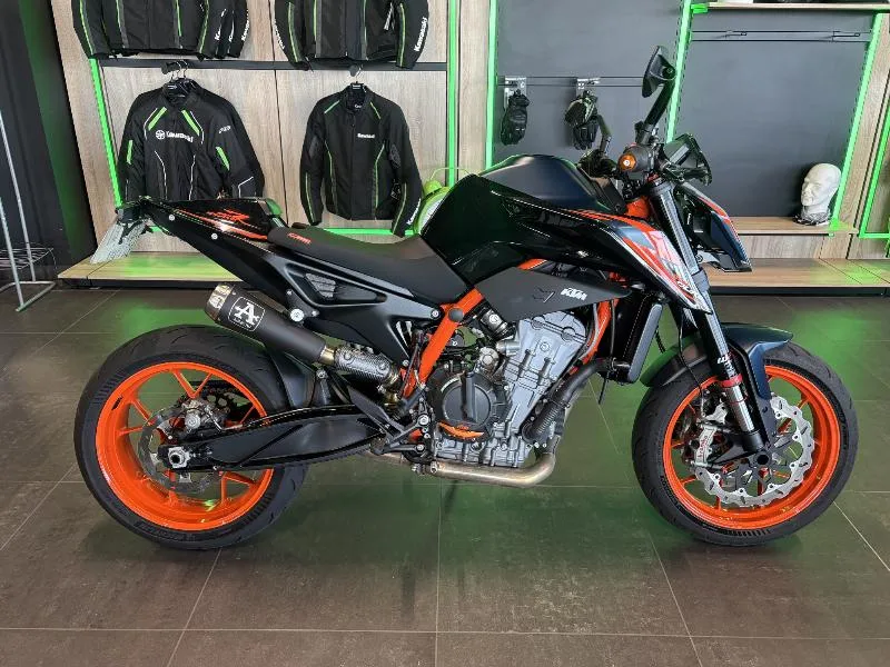 890 DUKE R