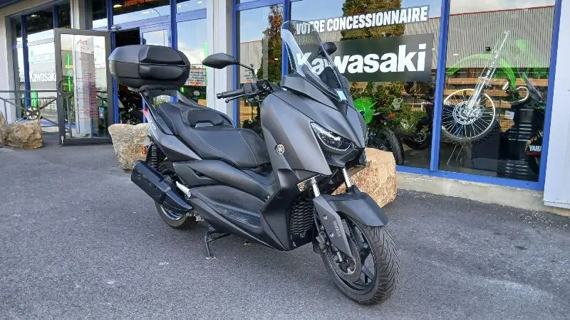 XMAX 300
